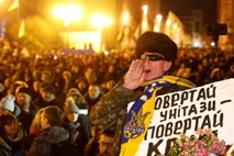 Ob začetku vrha o Ukrajini v Kijevu več sto protestnikov