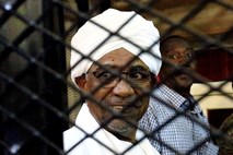 Al Bašir zaradi korupcije obsojen na dveletno kazen