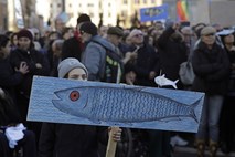 V Rimu na tisoče Sardin proti desnemu populizmu