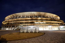 #foto in video V Tokiu vrata odprl novi olimpijski stadion