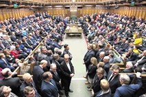 Novi britanski  parlament, prva prelomljena Johnsonova obljuba