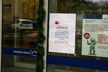 Bolnike z ošpicami ali sumom na ošpice obravnavajo tudi na infekcijski kliniki v Ljubljani