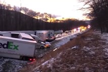 #video V Pensilvaniji verižno trčenje dvajsetih tovornjakov