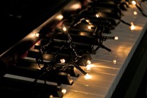 Bralci Observerja sestavili alternativno lestvico 25 naj božičnih pesmi