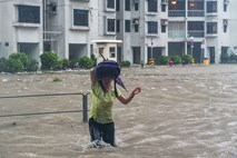 Tajfun več tisoč Filipincem uničil božič