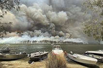V Avstraliji zaradi požarov množične evakuacije pred novim vročinskim valom