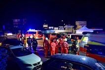 #foto Na severu Italije voznik zapeljal v množico, številni mrtvi 