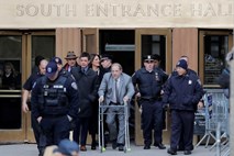 Sodnik Weinsteinu zaradi uporabe telefona zagrozil z zaporom