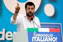 #video Salvini v volilno kampanjo tudi s posnetkom kupovanja spodnjic