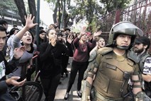 Vrenje v Čilu: Besen upor proti sistemu posilstva