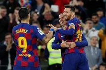 Barcelona z rekordnimi prihodki prva na lestvici nogometnih klubov