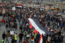 Na protestih v Bagdadu več tisoč študentov in dijakov
