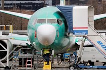 Vrnitev Boeingovih 737 max prestavljena na sredino leta