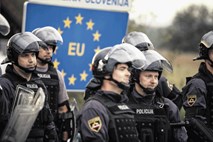Sodišče: Prepuščanje migrantov hrvaški policiji brez presoje okoliščin ni zakonito