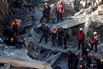 Število žrtev potresa v Turčiji se je povzpelo na 31
