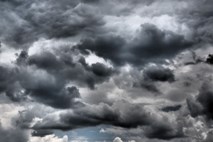 Vreme: Oblačno z rahlimi padavinami