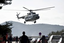 #foto V nesreči hrvaškega vojaškega helikopterja umrl pilot, drugega pogrešajo
