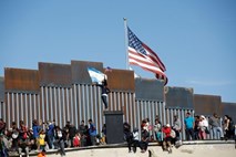 Del Trumpovega zidu na meji med ZDA in Mehiko se je porušil 