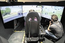 Vožnja v simulatorju in nato na cesti: Avto sam po sebi ni nevaren, pomembno je, kdo sedi za volanom