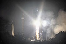 Iran predstavil balistično raketo z novim pogonom