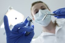 Vlada izdala uredbe o podelitvi koncesije za zobozdravstveno in dermatološko dejavnost