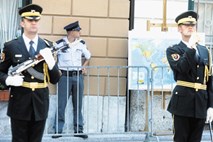 Ali  slovenski policiji in vojski res grozi kadrovski kolaps?