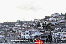 Makedonska ministrica razrešena zaradi uporabe prejšnjega imena države