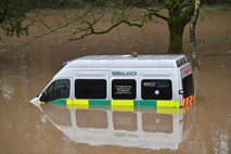 V Veliki Britaniji zaradi nevihte Dennis poplave