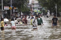 V poplavah v Džakarti več mrtvih
