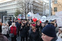 #foto Udeleženci shoda v središču Ljubljane so pozivali SMC in DeSUS k premisleku