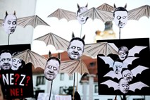 Organizatorji petkovega shoda v Ljubljani ovadili neznanca, ki je pozival k uboju Janše