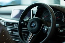 BMW predstavil električni avto s 600-kilometrskim dosegom