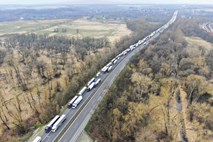 Rekordne kolone tovornjakov na evropskih mejah
