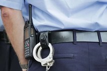 Na Severnem Irskem aretirali moškega, ker je namerno kašljal v policista