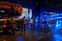 #video #foto Ljubljanski gasilci zaploskali pred infekcijsko kliniko