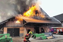 Ogenj na Bledu poškodoval gospodarsko poslopje