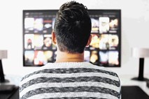 Kako družabno gledati videe v času izolacije