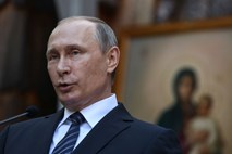 Putin po srečanju z okuženim zdravnikom dela na daljavo