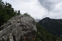 Na območju Kamniško-Savinjskih Alp planinec zdrsnil v smrt
