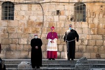 Jeruzalemski nadškof vodil prvo velikonočno vigilijo
