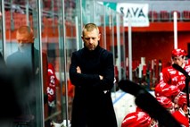 Mitja Šivic še vsaj eno sezono trener Jeseničanov