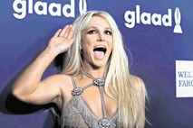 #video Ker si je Britney Spears zažgala telovadnico, mora telovaditi na balkonu
