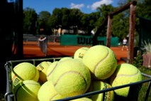 Teniškim igralcem, ki jih je najbolj prizadela epidemija koronavirusa pomoč v višini 5,3 milijona evrov