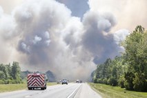 Zaradi požara v naravi na Floridi evakuirali 1600 ljudi