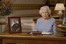 Kraljica pozvala Britance, naj ne obupajo