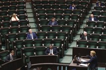 Poljska vladajoča stranka predlaga nov zakon o načinu volitev