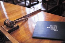 Izbira ustavnega sodnika: SMC in DeSUS spet na preizkušnji