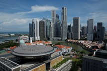 V Singapurju preprodajalca drog na smrt obsodili kar prek Zooma
