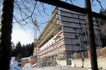 Črne gradnje na Pohorju še vedno niso porušili