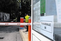 Pet evrov za parkiranje pri upravni enoti v Tobačni